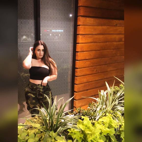 Meet your Posher, Stephanie - Picture 1 of 1